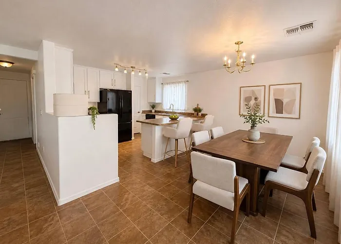 Ferienhaus Spacious 5-bedroom Retreat Comfort And Convenience